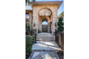 10534 INDIAN HILLS COURT, SEMINOLE, FL 33777 Sold 04/04/25