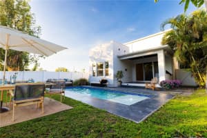 2246 FIESTA DRIVE, SARASOTA, FL 34231 - MLS#MFRTB8335630