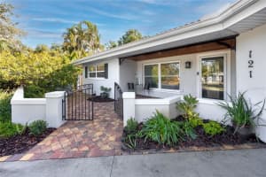 121 LIVE OAK LANE, LARGO, FL 33770 Sold 02/20/25