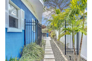 320 JEFFERSON AVENUE, SARASOTA, FL 34237 Sold 02/21/25