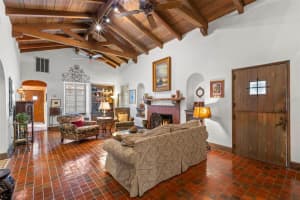 706 15TH AVENUE, SAINT PETERSBURG, FL 33704 Sold 04/23/25