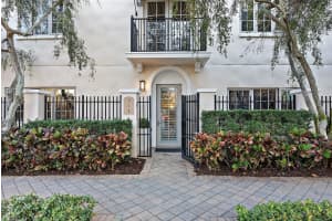 300 BEACH DRIVE, ST PETERSBURG, FL 33701 Sold 01/31/25