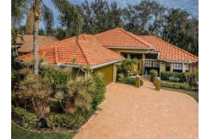 1001 LIVE OAK AVENUE, ST PETERSBURG, FL 33703 Sold 04/22/25
