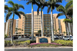 880 MANDALAY AVENUE, CLEARWATER BEACH, FL 33767 Sold 02/14/25