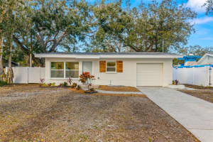 674 FREDERICA LANE, DUNEDIN, FL 34698 Sold 04/16/25