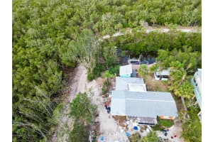 835 SEABREEZE DRIVE, RUSKIN, FL 33570 Sold 02/25/25