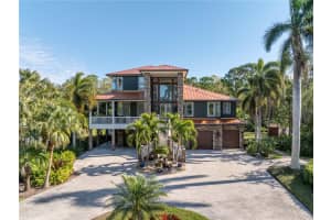 8755 Commodore Dr, SEMINOLE