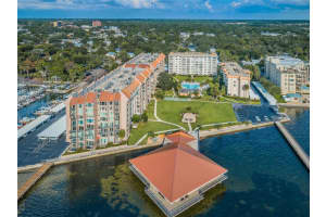 632 EDGEWATER DRIVE, DUNEDIN, FL 34698 Sold 07/09/25