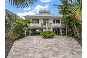 304 HILLPOINT DRIVE, PALM HARBOR, FL 34683 Sold 02/21/25