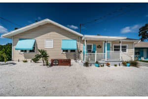 1000 OAK STREET, DUNEDIN, FL 34698 Sold 04/17/25