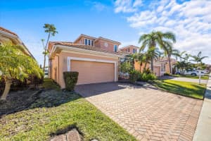 1613 SAND KEY ESTATES COURT, CLEARWATER, FL 33767 Sold 07/03/25