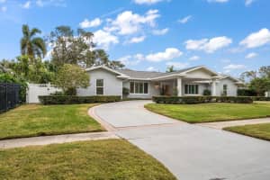301 OSCEOLA ROAD, BELLEAIR, FL 33756 Sold 02/20/25