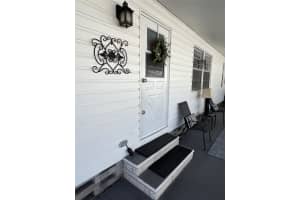 135 ROYAL PALM CIRCLE, LARGO, FL 33778 Sold 04/23/25