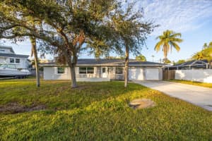 608 Florida Blvd, CRYSTAL BEACH