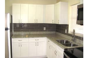 925 67TH STREET, ST PETERSBURG, FL 33707 Sold 04/16/25