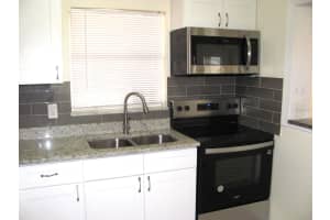 925 67TH STREET, ST PETERSBURG, FL 33707 Sold 04/16/25