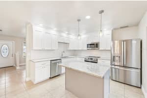 5915 29TH AVENUE DRIVE, BRADENTON, FL 34208 Sold 03/18/25