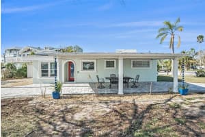 17602 STERLING TERRACE, REDINGTON SHORES, FL 33708 Sold 02/27/25