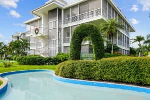 1000 N Shore Dr NE, St. Petersburg, FL 33701, Sold 01/24/25