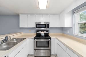 10061 LAKE OAK CIRCLE, TAMPA, FL 33624 Sold 06/12/25