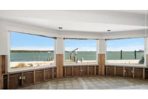 981 BAY ESPLANADE, CLEARWATER BEACH, FL 33767 Sold 03/04/25
