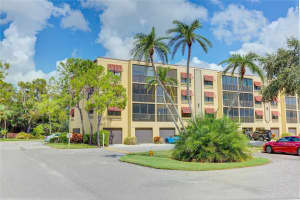 5849 Park St N #201, ST PETERSBURG