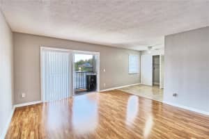 13760 ORANGE SUNSET DRIVE, TAMPA, FL 33618 - MLS#MFRTB8344165