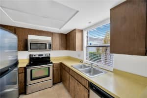 14221 CYPRESS CIRCLE, TAMPA, FL 33618 Sold 03/17/25