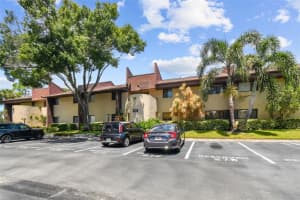 880 VILLAGE LAKE DRIVE, ST PETERSBURG, FL 33716 - MLS#MFRTB8345861