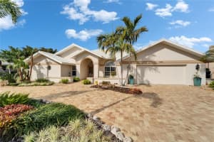 7566 LINKS COURT, SARASOTA, FL 34243 Sold 04/17/25