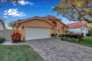 5232 WHITE SAND CIRCLE, ST PETERSBURG, FL 33703 - MLS#MFRTB8346285