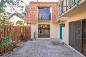 1711 PARK MEADOWS DRIVE, FORT MYERS, FL 33907 Sold 03/28/25