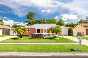 8807 OAK CIRCLE, TAMPA, FL 33615 Sold 08/20/25
