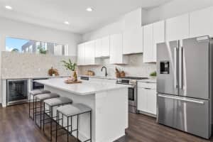 881 6TH AVENUE, ST PETERSBURG, FL 33701 - MLS#MFRTB8346609