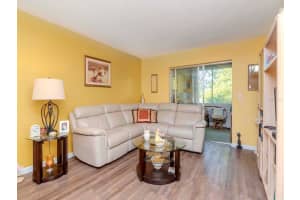 300 GLENNES LANE, DUNEDIN, FL 34698 Sold 04/11/25