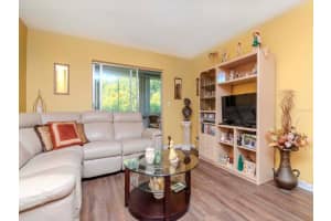 300 GLENNES LANE, DUNEDIN, FL 34698 Sold 04/11/25