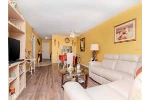 300 GLENNES LANE, DUNEDIN, FL 34698 Sold 04/11/25