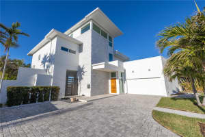 1972 DOLPHIN BOULEVARD, ST PETERSBURG, FL 33707 Sold 04/25/25