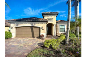 2902 Aviamar Cir, NAPLES