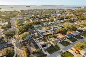 2009 DOUGLAS AVENUE, DUNEDIN, FL 34698 Sold 04/10/25