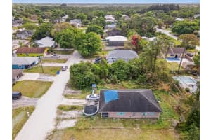 1335 25TH AVENUE, VERO BEACH, FL 32962 - MLS#MFRTB8348093