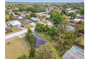 1335 25TH AVENUE, VERO BEACH, FL 32962 - MLS#MFRTB8348093