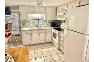 2000 BAY DRIVE, LARGO, FL 33771 - MLS#MFRTB8348225