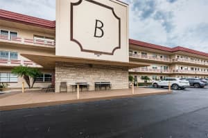 3010 59th St S #303, GULFPORT