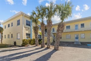 9895 1st St E #5, TREASURE ISLAND
