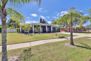 7609 CLAIR WOOD COURT, APOLLO BEACH, FL 33572 Sold 04/10/25