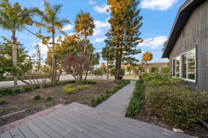 939 MANDALAY AVENUE, CLEARWATER BEACH, FL 33767 Sold 03/14/25