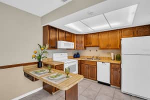 1160 ORANGE TREE CIRCLE, PALM HARBOR, FL 34684 Sold 03/31/25