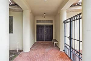 702 CENTERBROOK DRIVE, BRANDON, FL 33511 Sold 05/02/25