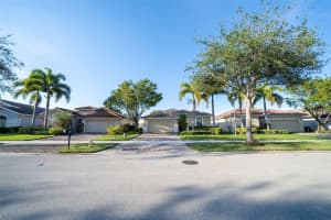 1493 Birdie Dr, NAPLES